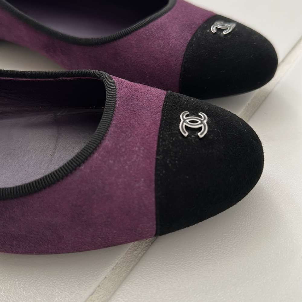Chanel captoe suede ballerina flat shoes black and royal purple